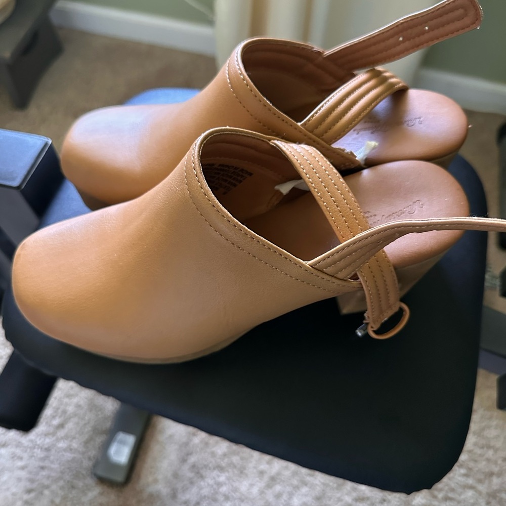 Universal Thread Tan Mules